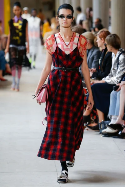 Look 7